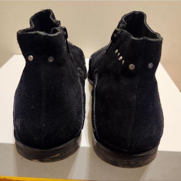 Free People "Aquarian" Blk Suede Silver Stud Flat Ankle Booties Sz.9/39 Ret.$168 - Picture 6 of 8